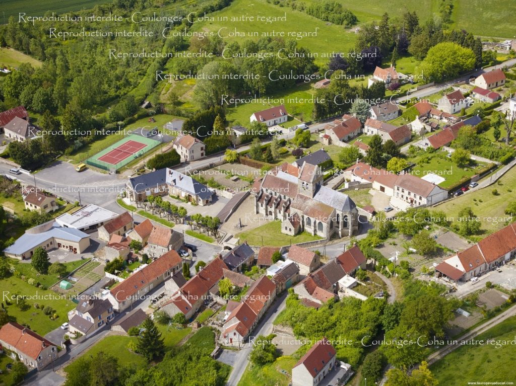 n°8 - Coulonges : Centre du village, école et église